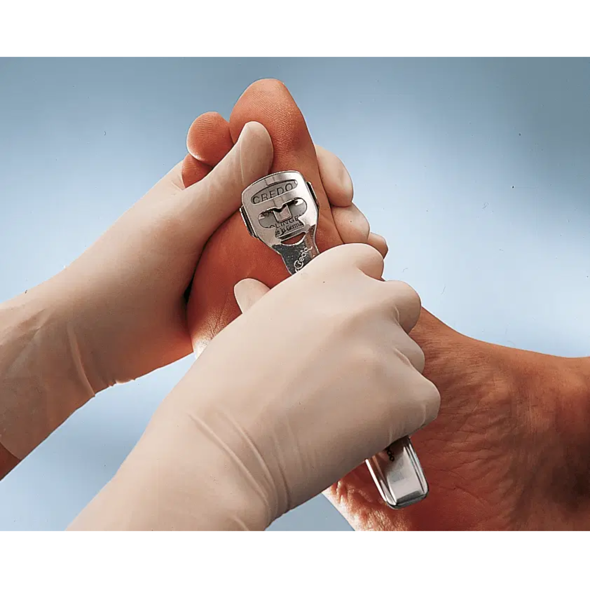 Cepillo para callos de acero inoxidable con adaptador raspador - Credo