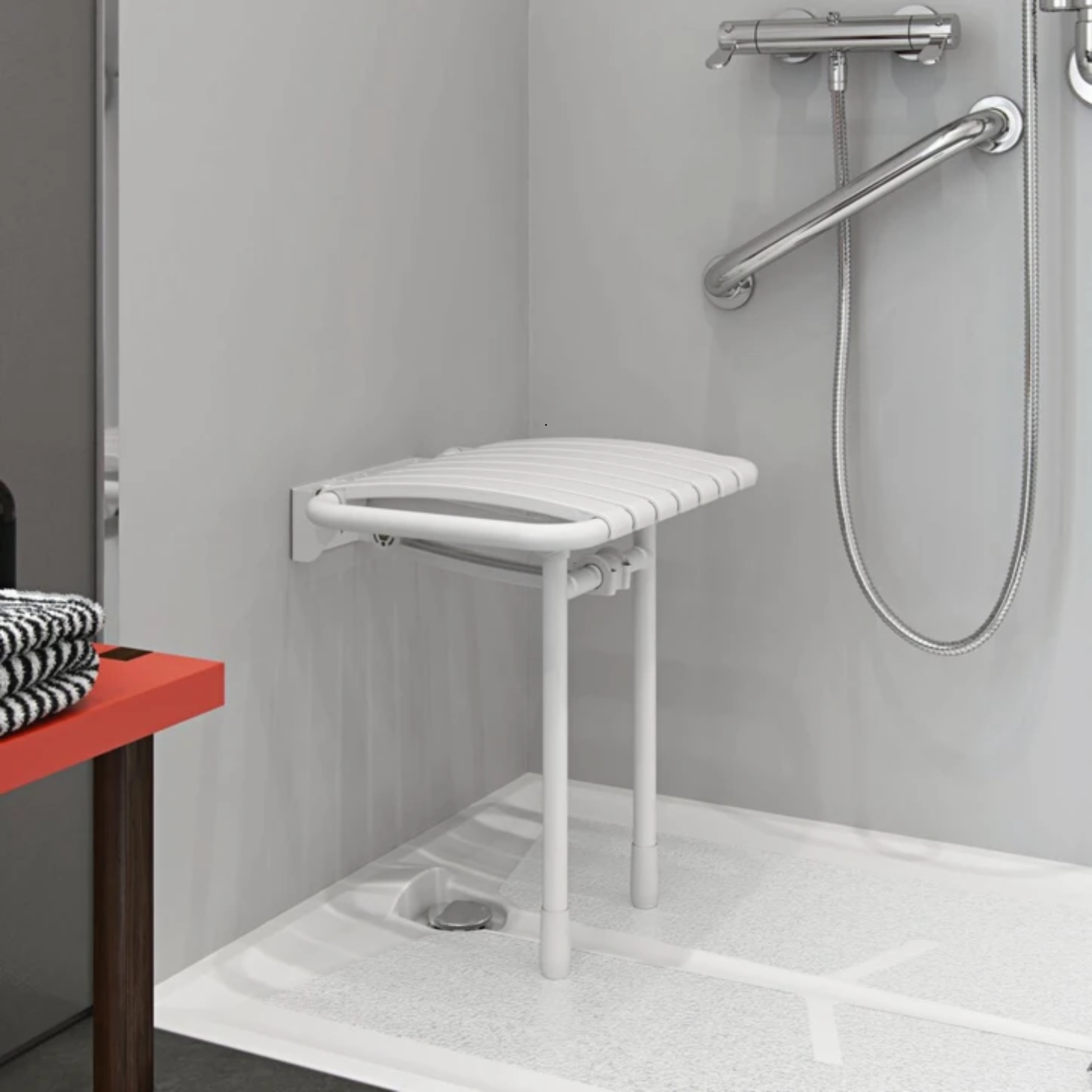 Siège de Douche pliant Bama - Blanc - AKW - My Médical